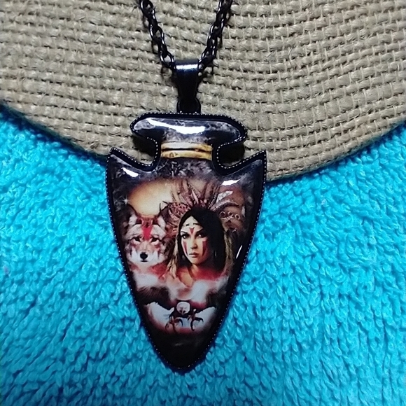 Black arrowhead native eagle wolf woman necklace - Picture 4 of 5